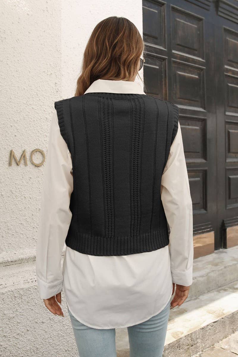 V-NECK CABLE KNIT SHORT SWEATER VEST