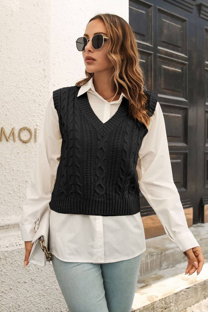 V-NECK CABLE KNIT SHORT SWEATER VEST