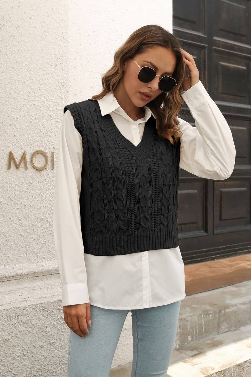 V-NECK CABLE KNIT SHORT SWEATER VEST