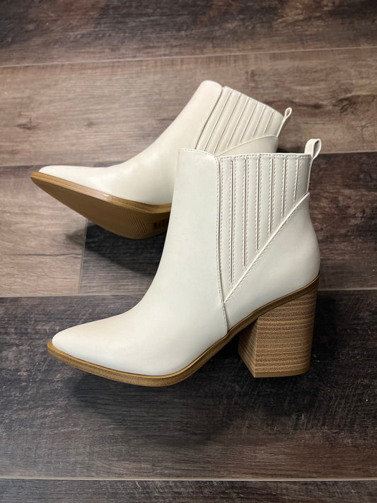 POINTED TOE BOOTIES